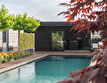 Monoblock zwembad met poolhouse Assen met Japanse Esdoorn
