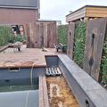 Heerlijk zwemmen in een kleine tuin in Assen